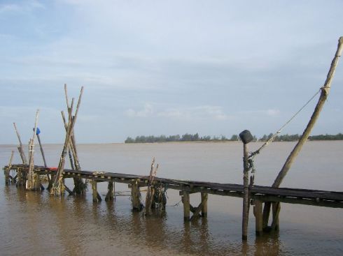pahang-river-estuary-viewed-from-kuala-pahang-traditional-jetty-2
